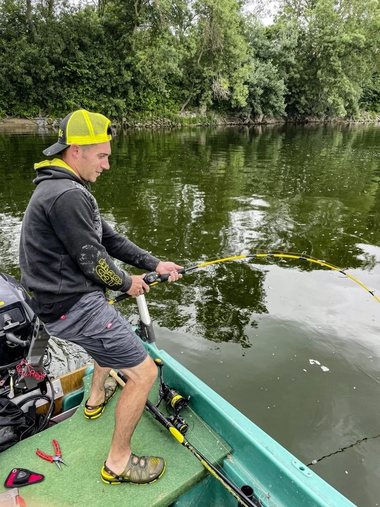 Black Cat Freestyle Fireball V-Jig Meervalhengel 1.90m (225g) 3 Black Cat Freestyle Fireball V-Jig Meervalhengel 1.90m (225g)